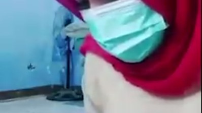 Bokep Indo Jilbab Merah Remas Toket Live