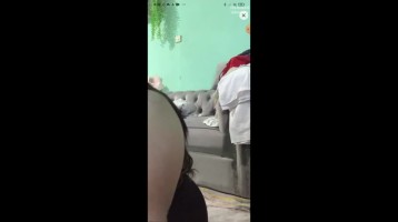 Duo Gadis Saling Pamer Uting Pentil Susu Menggoda Juga