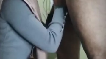 Bokep Jilbab – Dedek Jilbab Mukanya Imut Ngewe Sambil Nonton di TV