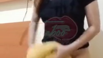 Bokep Indo Darla Buka Celana Live Curhat Soal Memeknya