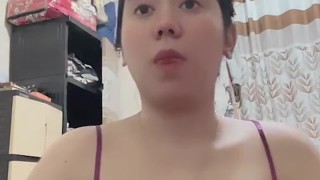 Belahan Dada Anisa Tobrut Lingerie Ungu Instagram