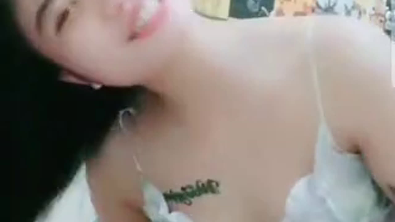 THERESIA makin nakal buka celana