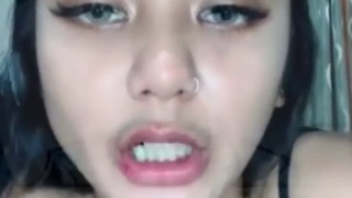 Live Host Tanpa BH Sexy Banget